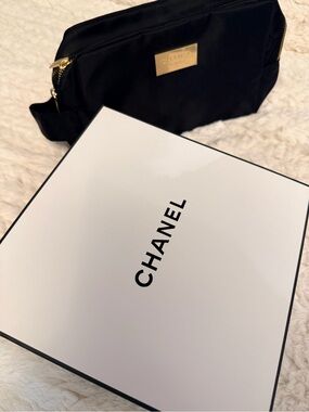 CHANEL in box Sublimage cleanser & Limited Edition Illuminating Face Powder